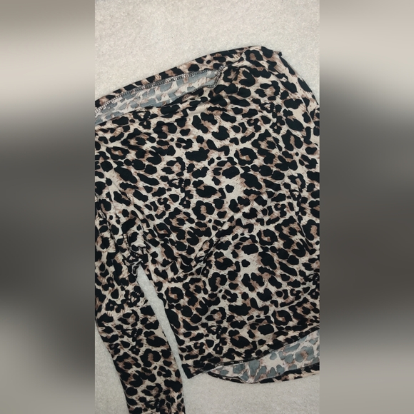Leopard Print Off-Shoulder Top - Picture 4 of 5